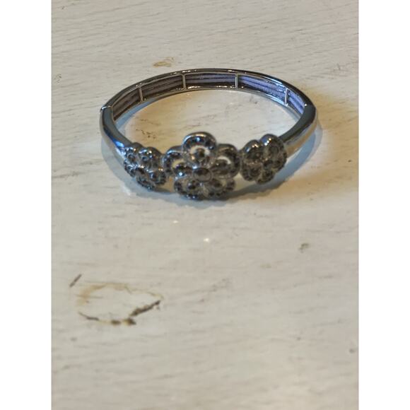 Monet Stretch Silver Bangle Bracelet – EUC - Picture 3 of 4